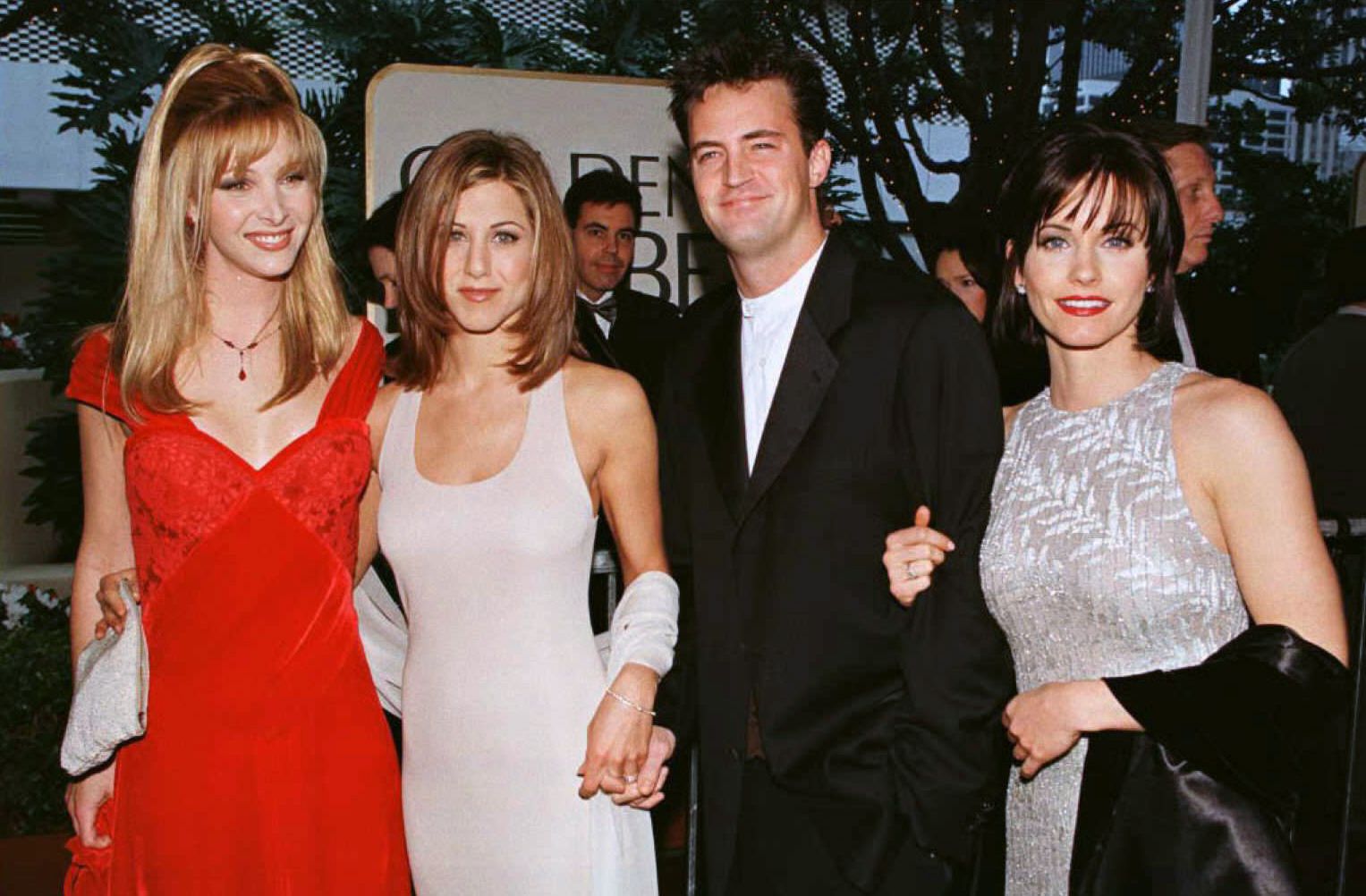 Matthew Perrys Book on Dating Julia Roberts, Friends Cast pic