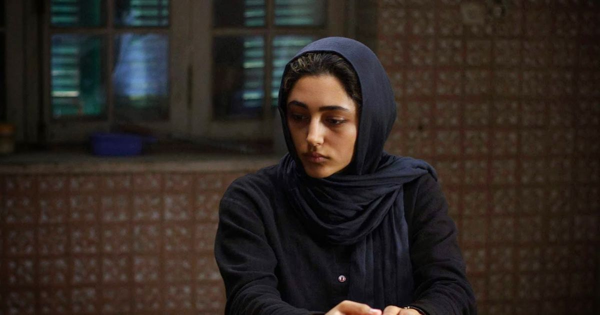 Asghar Farhadi'sエリーについてサスペンスがあり、視覚的に見事であり、それ自体が完璧です