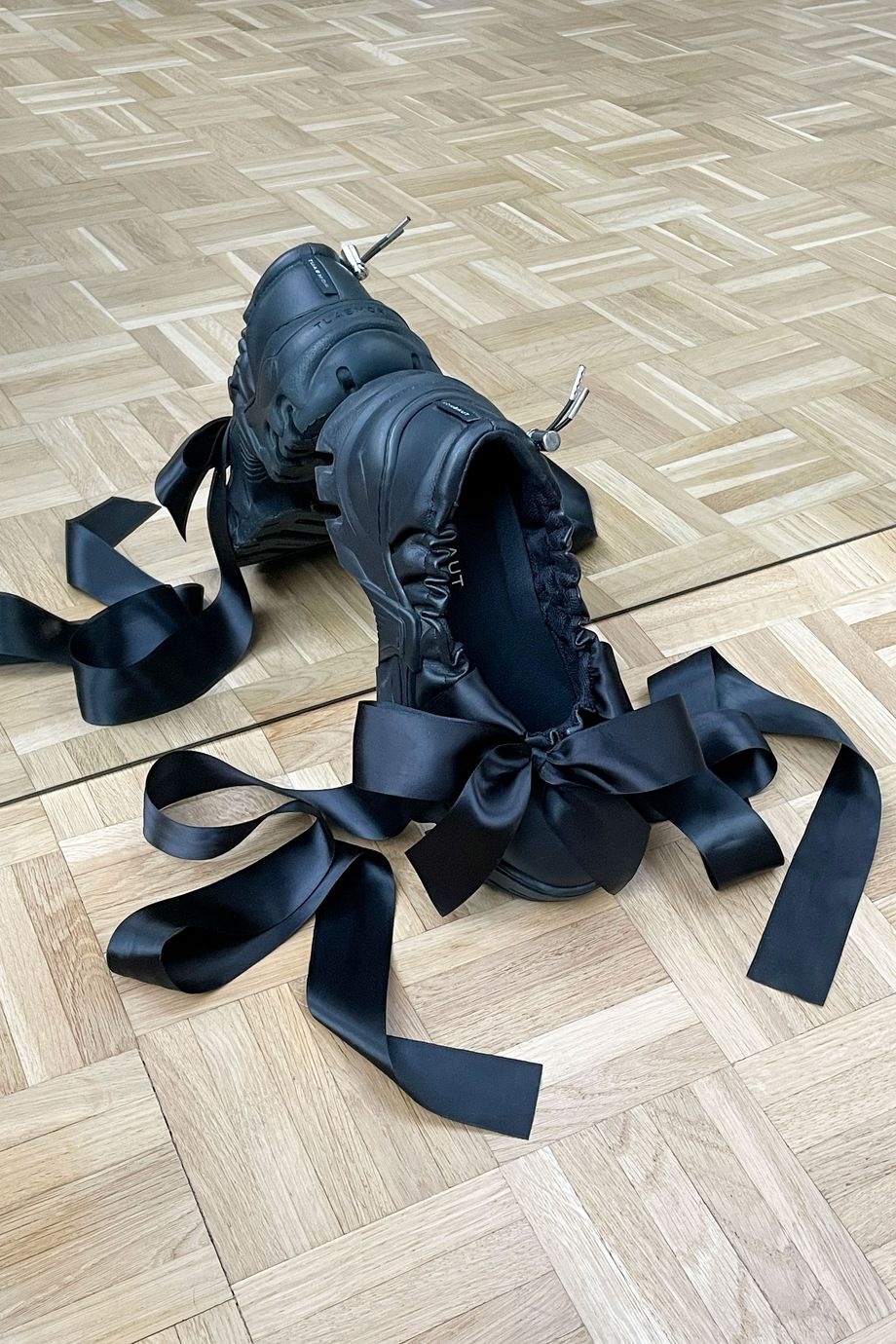 無料配送 ◆clor ◆ BALLET STRAP SNEAKERS Girls 