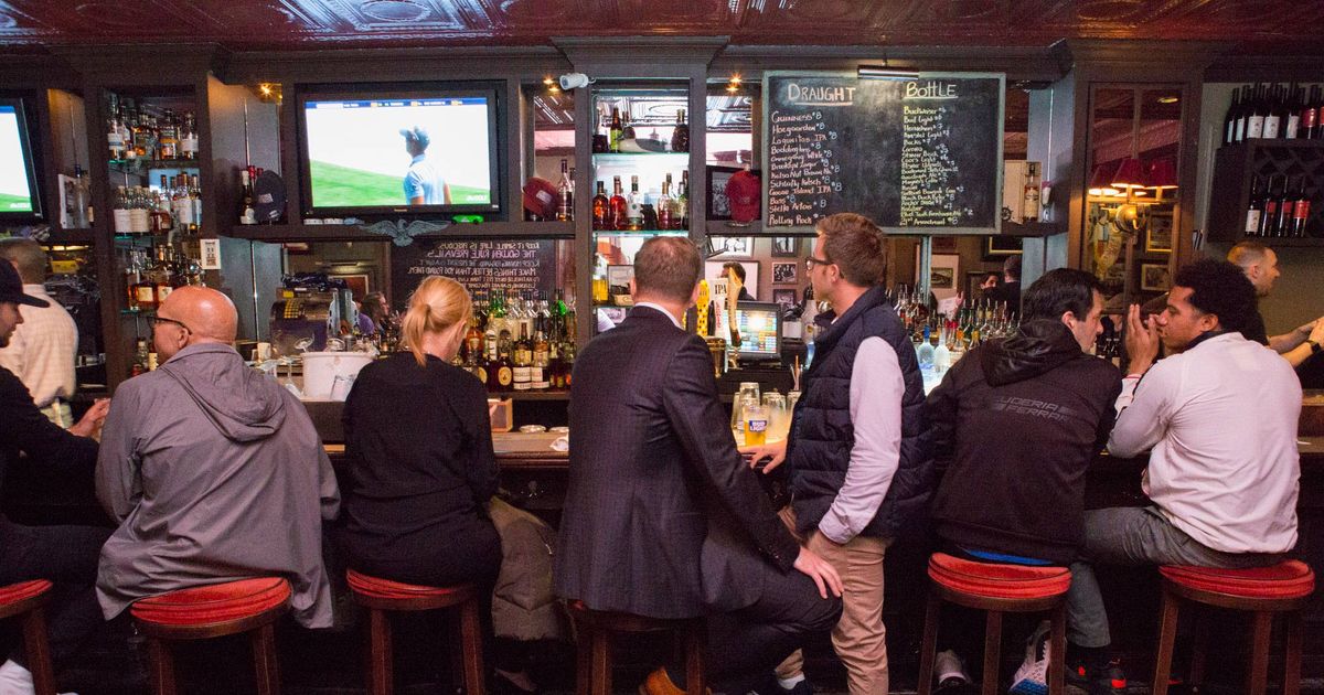 The Absolute Best Midtown Bars for Happy Hour
