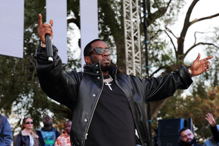 Sean “Diddy” Combs Fulfills $1 Million Pledge To Howard University At Howard Homecoming – Yardfest