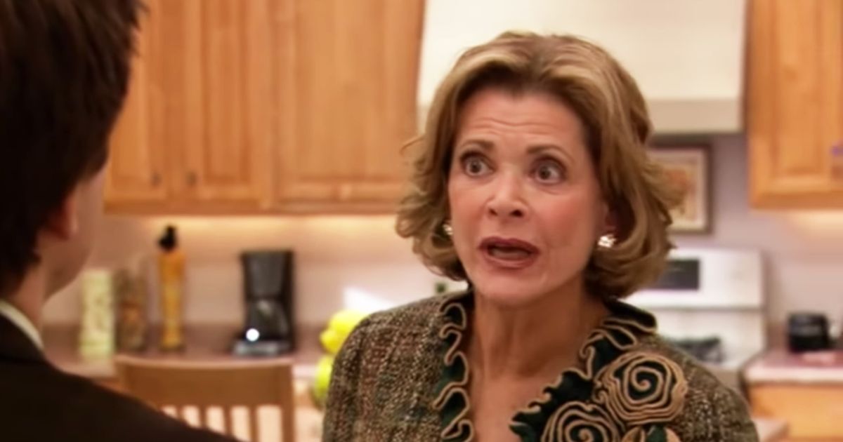 露西爾布魯斯 (Lucille Bluth) 是傑西卡沃爾特 (Jessica Walter) 的喜劇作品