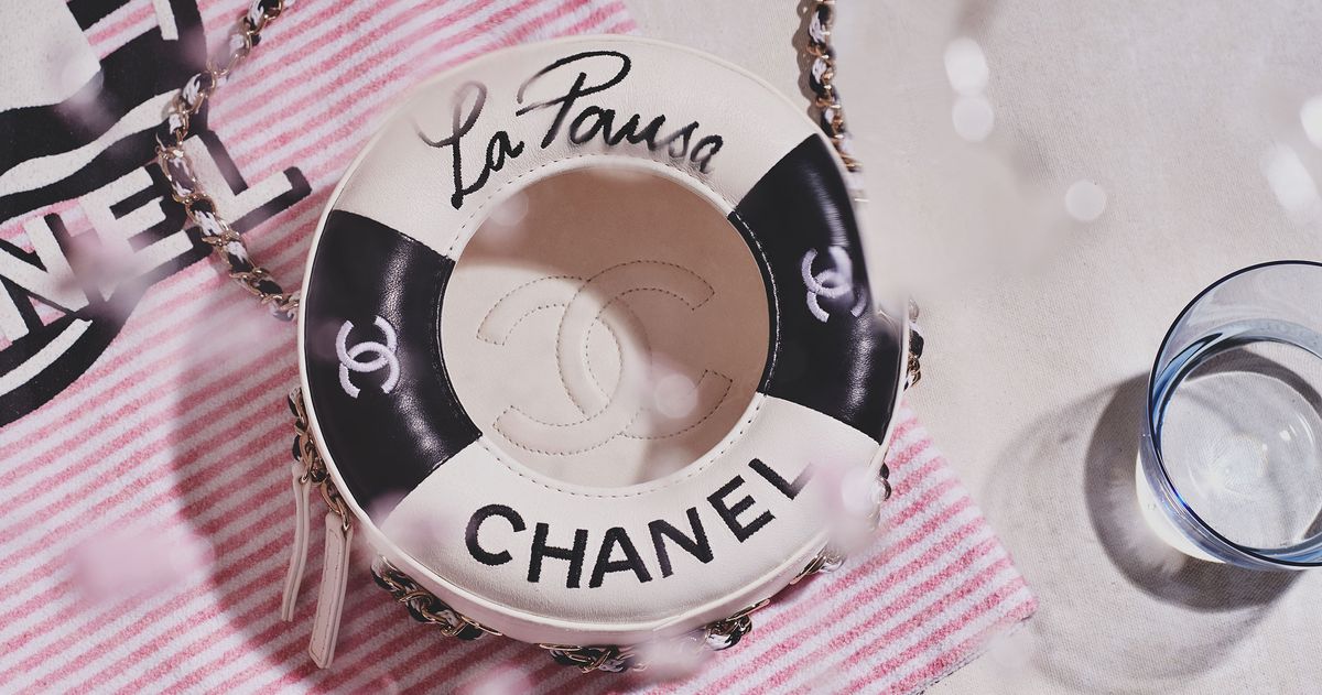 Love Story - Chanel la pausa lifesaver bag
