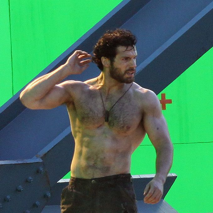 Henry Cavill Ran On The Set Of Man Of Steel A Shirtless Henry Cavill ...