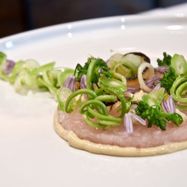 加蒙托克珍珠蚝油和花椰菜。