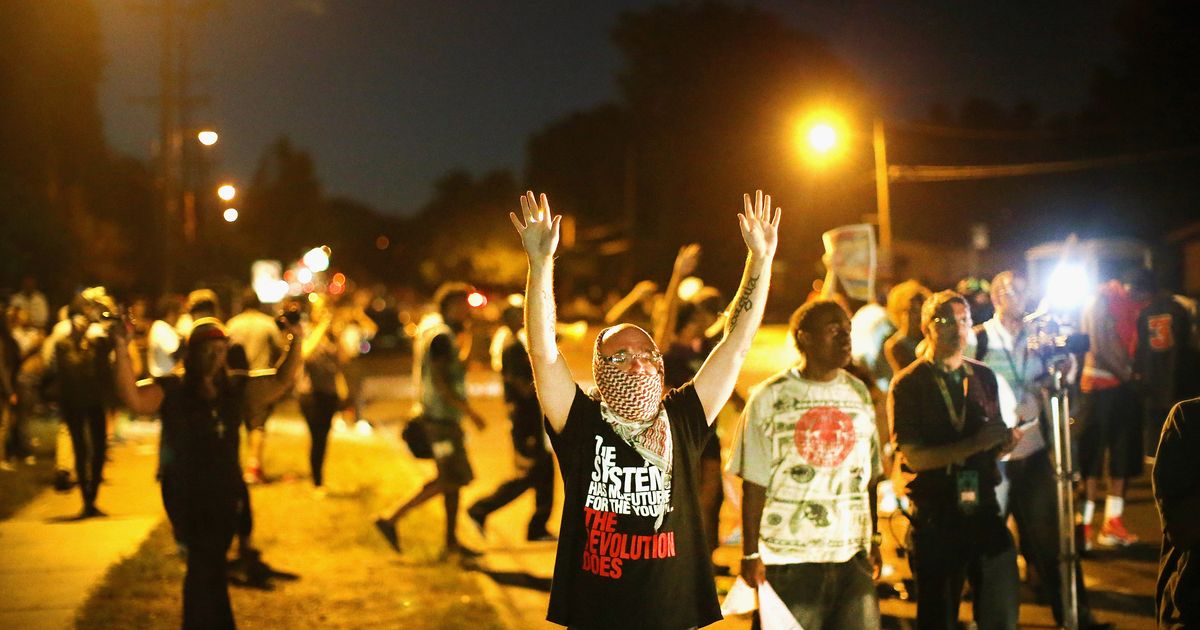 More Unsettling Photos From Last Night’s Protests in Ferguson