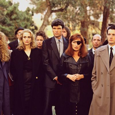 TWIN PEAKS - Episode Three - Season One - 4/26/1990 FBI Special Agent Dale Cooper (Kyle MacLaughlin, right) at former homecoming queen Laura Palmer's funeral with a lineup of mourners/suspects, from left: Shelly Johnson (Madchen Amick), Norma Jennings (Peggy Lipton), Ed Hurley (Everett McGill) and Nadine Hurley (Wendy Robie).