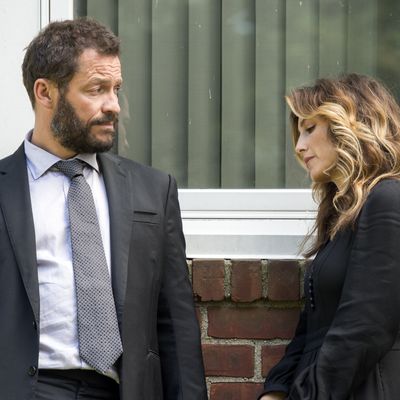 Dominic West as Noah Solloway and Jennifer Esposito as Nina in The Affair (season 3, episode 1). - Photo: Jojo Whilden/SHOWTIME - Photo ID: TheAffair_301_0312