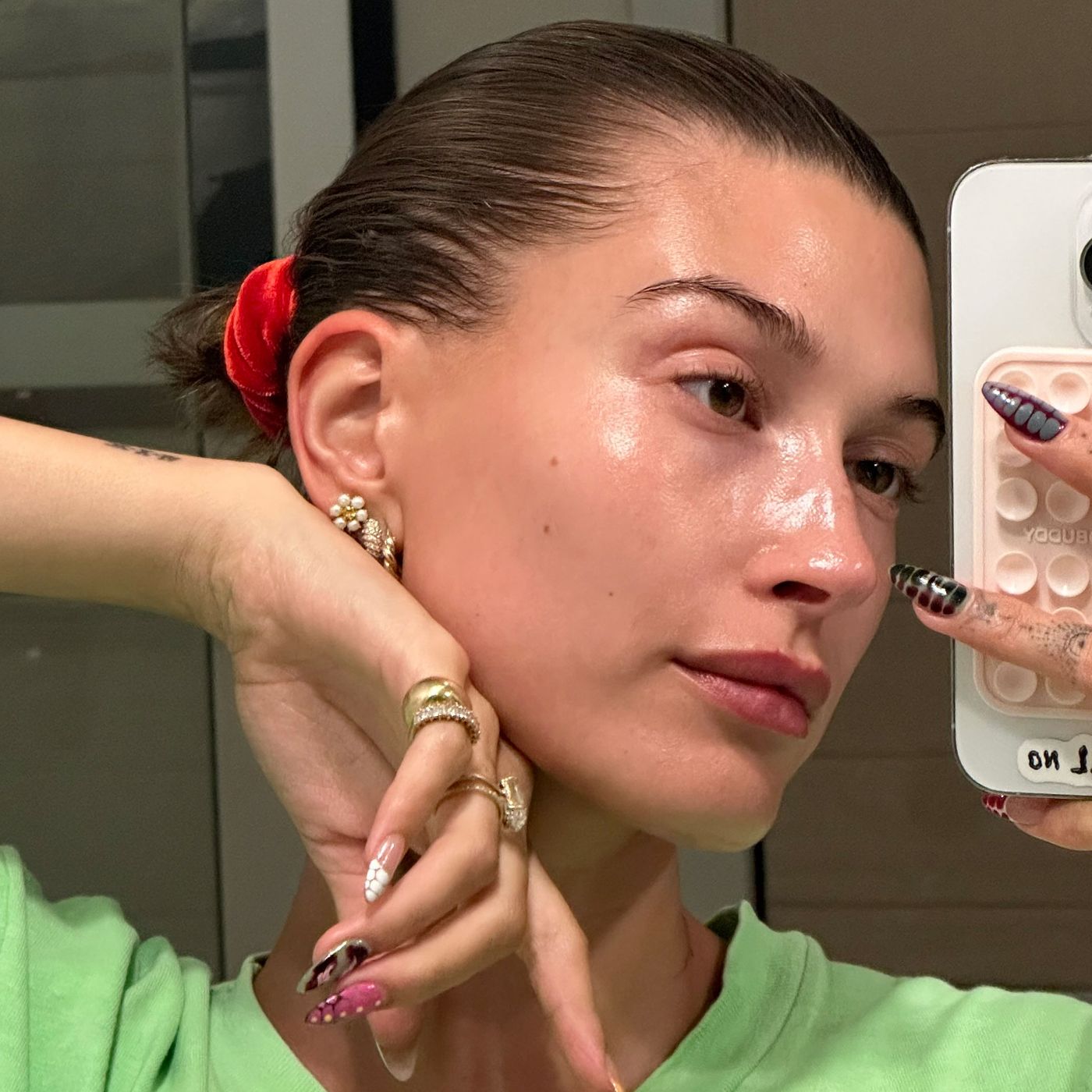 How Hailey Bieber Gets Her Skin So Good picture
