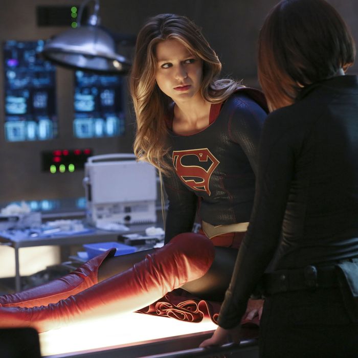 Supergirl Season Finale Recap Up Up And Away 0097