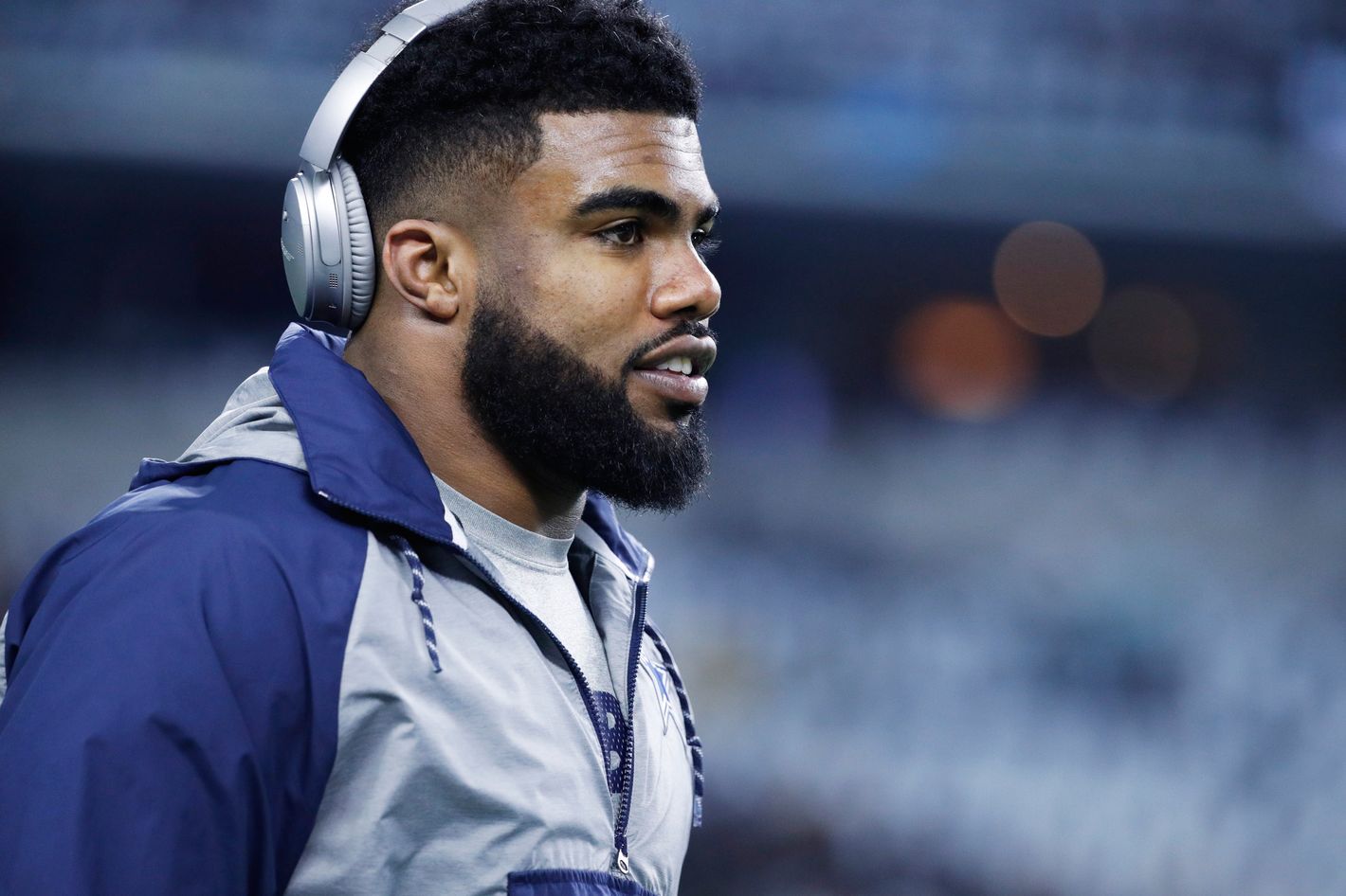 Cowboys' Ezekiel Elliott Suspended 6 Games on Domestic Violence Allegations  - The New York Times