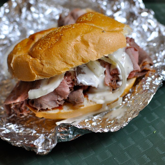 https://pyxis.nymag.com/v1/imgs/efc/1cd/72ece8d0af134f8256c4ce66b2993a9279-15-sandwiches-pit-beef-chaps.jpg