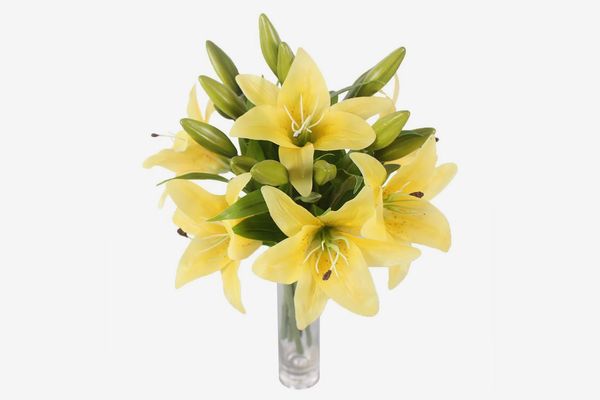Jarown Latex Lily and Plastic Bouquet