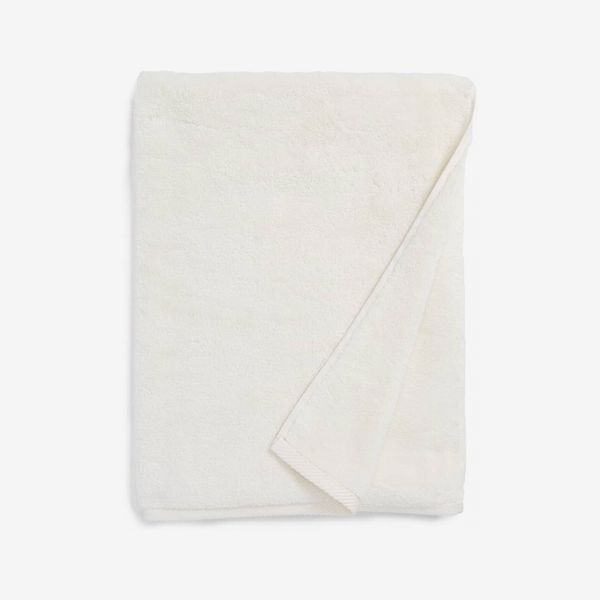The 10 Best Bath Towels According to Decorators 2022 | The Strategist