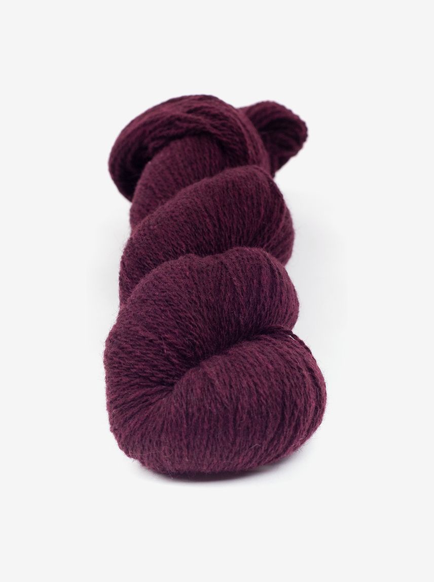 Can anyone recommend a nice, soft yarn that's easy to work with? I