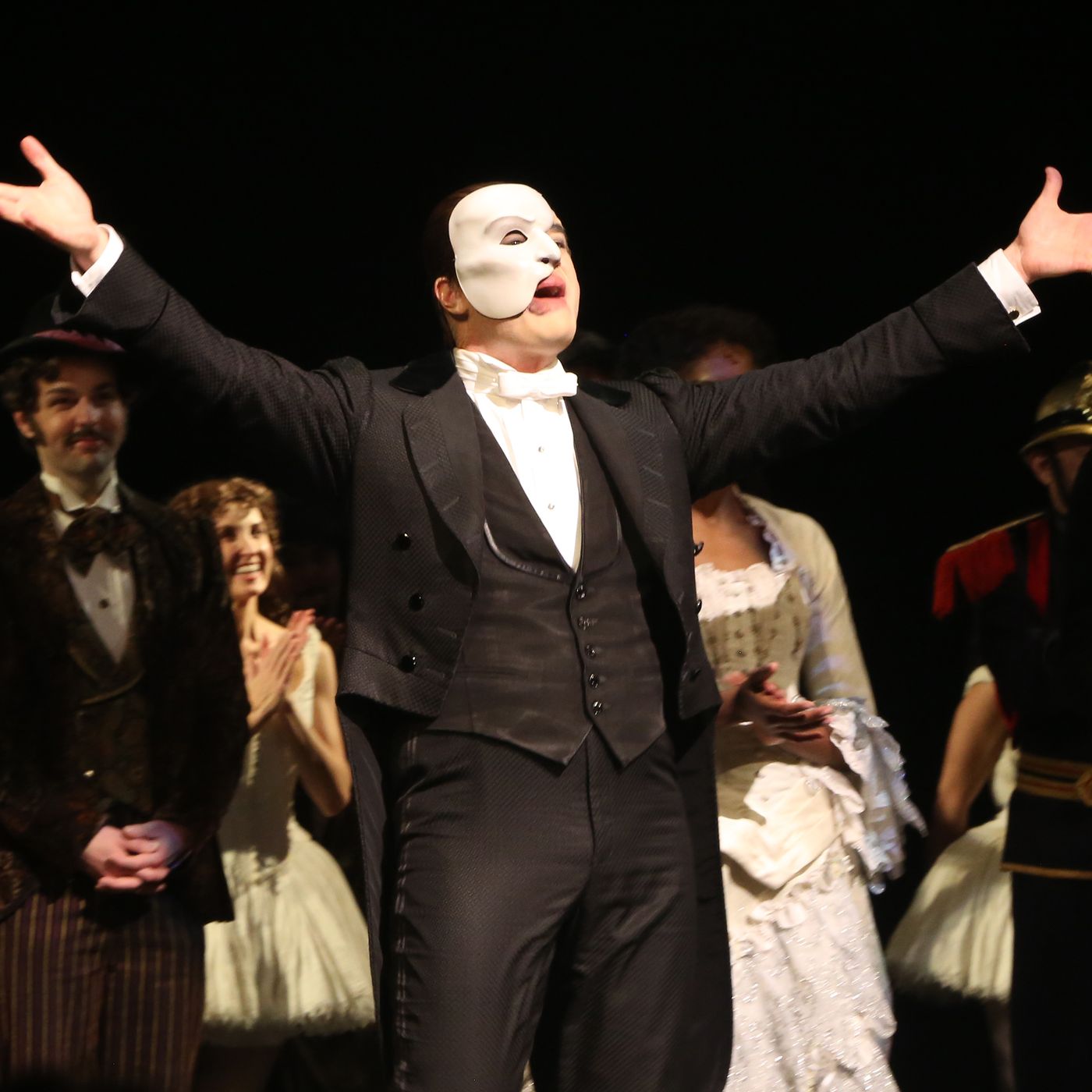 Justerbar træt Vædde Lloyd Webber's 'Phantom of the Opera' to Close on Broadway