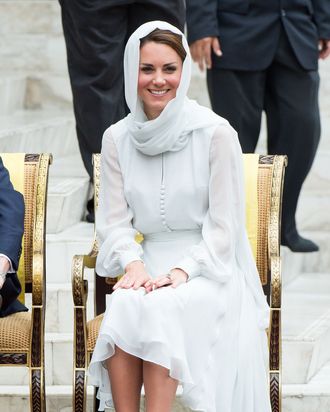 kate middleton feet mosque