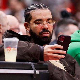 Drake Slides Into a Troll's Wife's DMs: 'I'm Here for U Ma