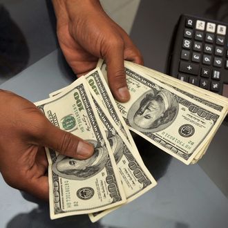 An Indian money changer counts US dollars at a foreign exchange counter in Bangalore on August 8, 2011. India's central bank on August 8 said risks to the growth of Asia's third-largest economy were 