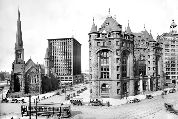 Shelton Square, early 1910s: St. Paul's and the Guaranty Building, left and center, are in fine shape today; the Erie County Savings Bank, at right, was demolished in 1968. 