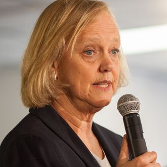 Meg Whitman Joins Chris Christie For Town Hall In New Hampshire