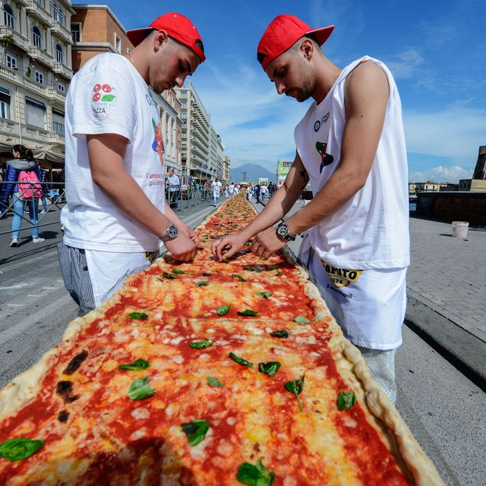 Hello, gorgeous record-breaking pizza.