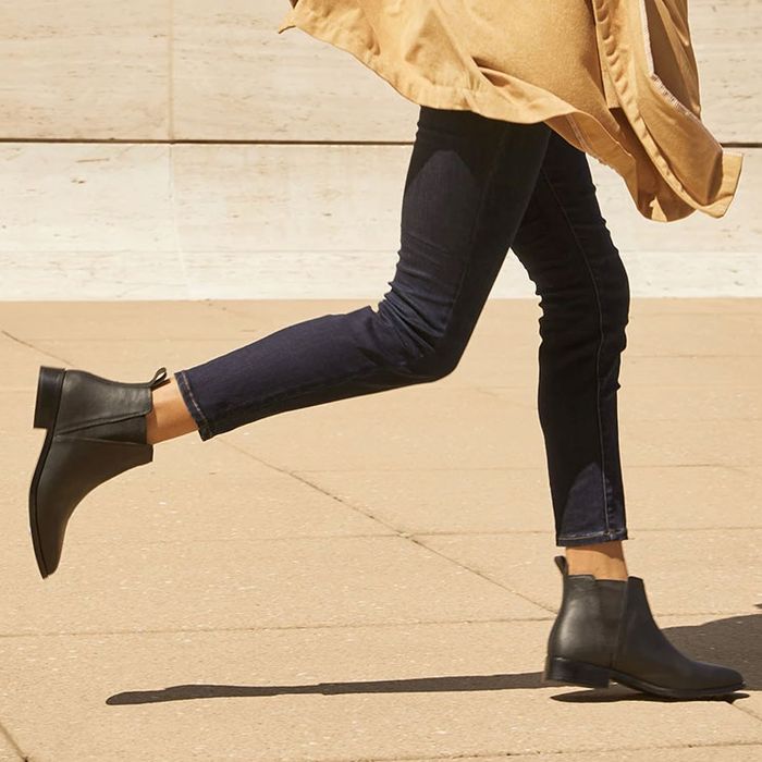 comfortable chelsea boots for walking