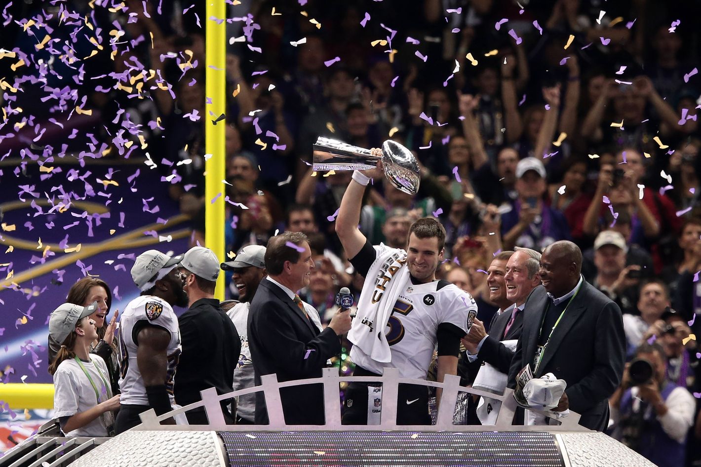 Super drama: Ravens hold off 49ers for title