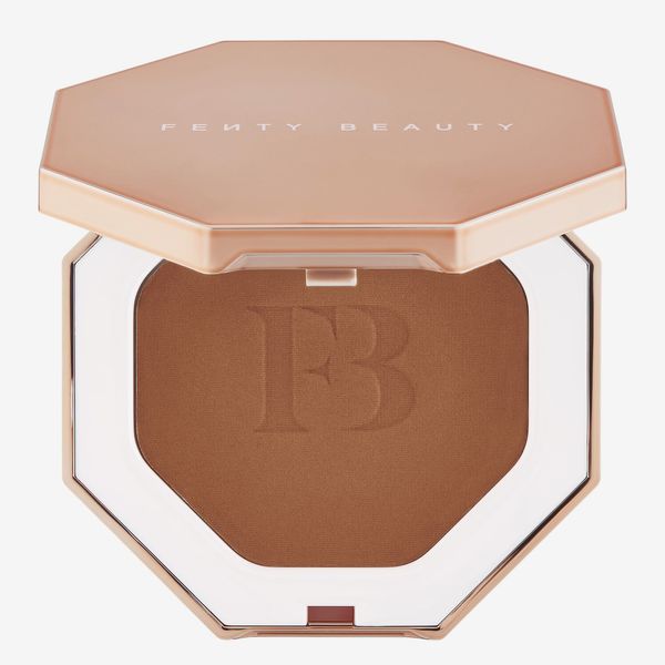 Fenty Beauty by Rihanna Sun Stalk’r Instant Warmth Bronzer in Caramel Cutie