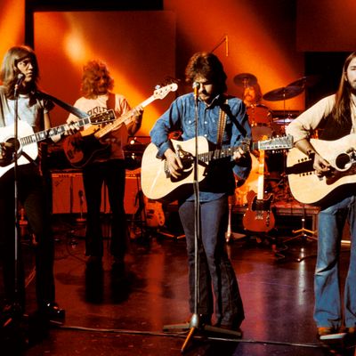 BBC STUDIO Photo of Dan PEEK and David DICKEY and Gerry BECKLEY and Dewey BUNNELL and AMERICA