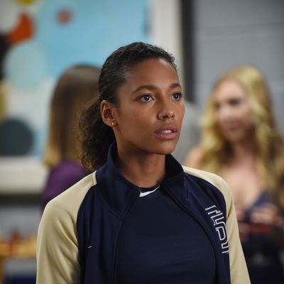 PITCH: Kylie Bunbury in the all-new “Unstoppable Forces & Immovable Objects” episode of PITCH airing Thursday, Nov. 17 (8:59-10:00 PM ET/PT) on FOX. CR: Ray Mickshaw / FOX. © 2016 FOX Broadcasting Co.