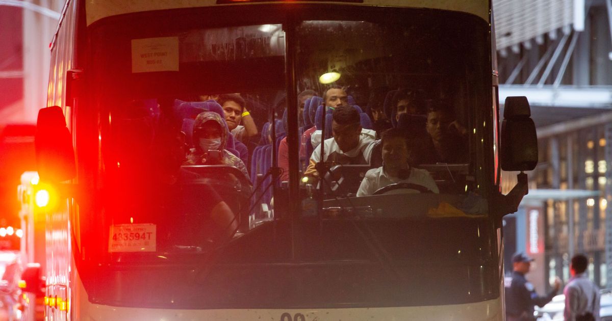 Can Eric Adams Stop Texas From Sending Migrants to New York? - Vimarsana News