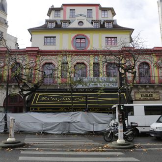 France: Paris continue to mourn the people killed in the terror attacks