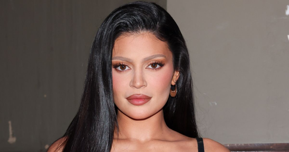 Kylie Jenner Wears Bleached Eyebrows At Paris Fashion Week