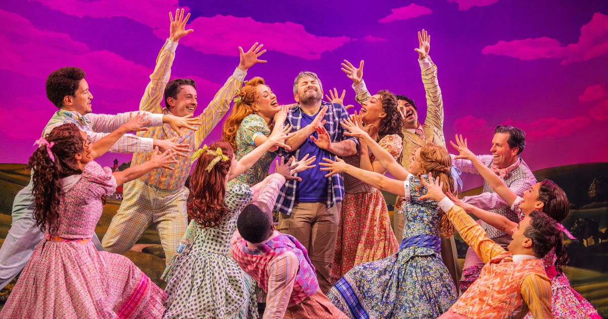 Schmigadoon! Brings Its Inside Jokes to Its Ancestral Home