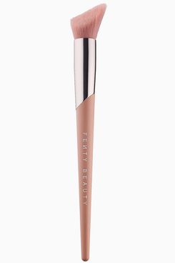 Fenty Beauty Cheek Hugging Highlight Brush
