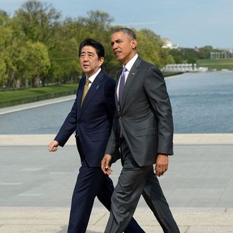 US President Barack Obama accompanies Japan's Prime Minister Shizo Abe during a visit to Lincoln Memorial on April 27, 2015 in Washington, DC. AFP PHOTO/MANDEL NGAN (Photo credit should read MANDEL NGAN/AFP/Getty Images)