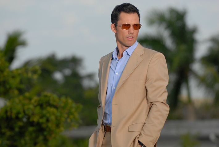 Burn Notice, “Pilot” Episode 1: Jeffrey Donovan as Michael Wester