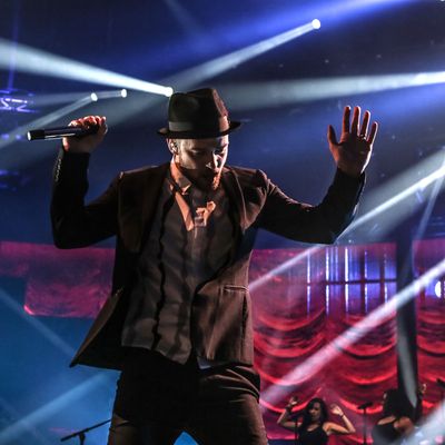 LONDON, UNITED KINGDOM - SEPTEMBER 29: Justin Timberlake performs on stage on Day 29 of iTunes Festival 2013 at The Roundhouse on September 29, 2013 in London, England. (Photo by Christie Goodwin/Redferns via Getty Images)