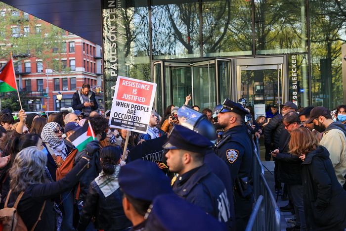 Estudiantes pro palestinos se manifiestan en la Universidad de Nueva York