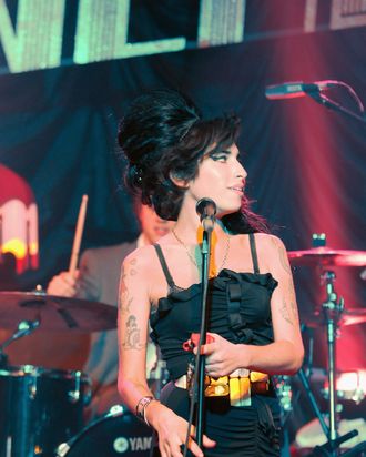 Winehouse singing at the Fendi store in March of 2008.