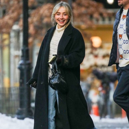 *EXCLUSIVE* Sabrina Carpenter leaves Bar Pitti in NYC after having a 2 hour lunch with Sergio Kletnoy, the Entertainment Director at Vogue