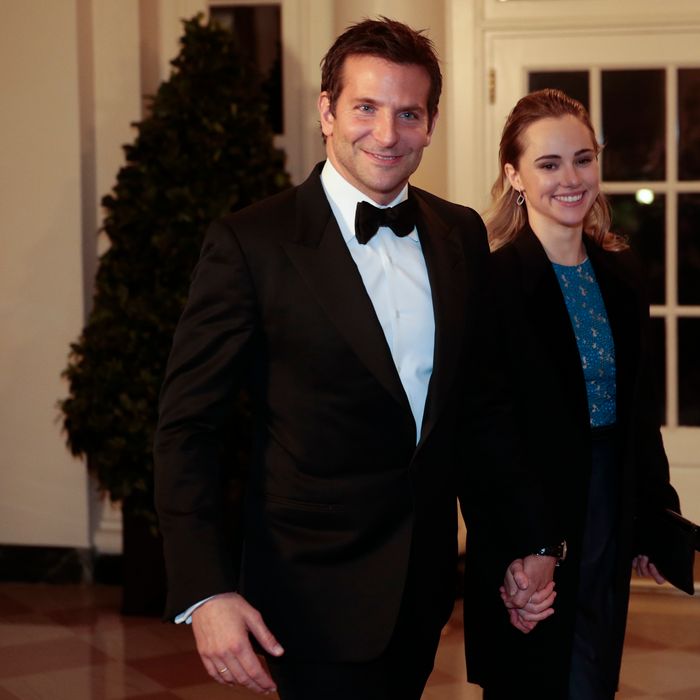 WASHINGTON, DC - FEBRUARY 11: Actor Bradley Cooper, left, and Suki Waterhouse arrive to a state dinner hosted by U.S. President Barack Obama and U.S. first lady Michelle Obama in honor of French President Francois Hollande at the White House on February 11, 2014 in Washington, DC. Obama and Hollande said the U.S. and France are embarking on a new, elevated level of cooperation as they confront global security threats in Syria and Iran, deal with climate change and expand economic cooperation. (Photo by Andrew Harrer-Pool/Getty Images)