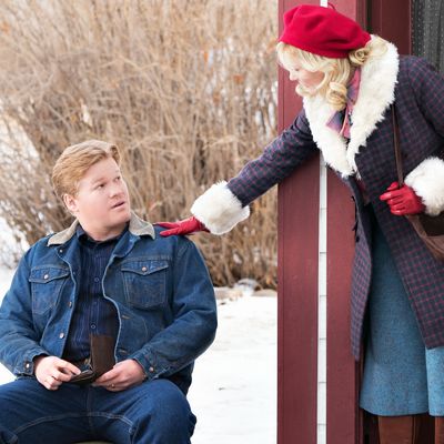 FARGO -- “Before The Law” -- Episode 202 (Airs October 19, 10:00 pm e/p) Pictured: (l-r) Jesse Plemons as Ed Blumquist, Kirsten Dunst as Peggy Blumquist.CR: Chris Large/FX