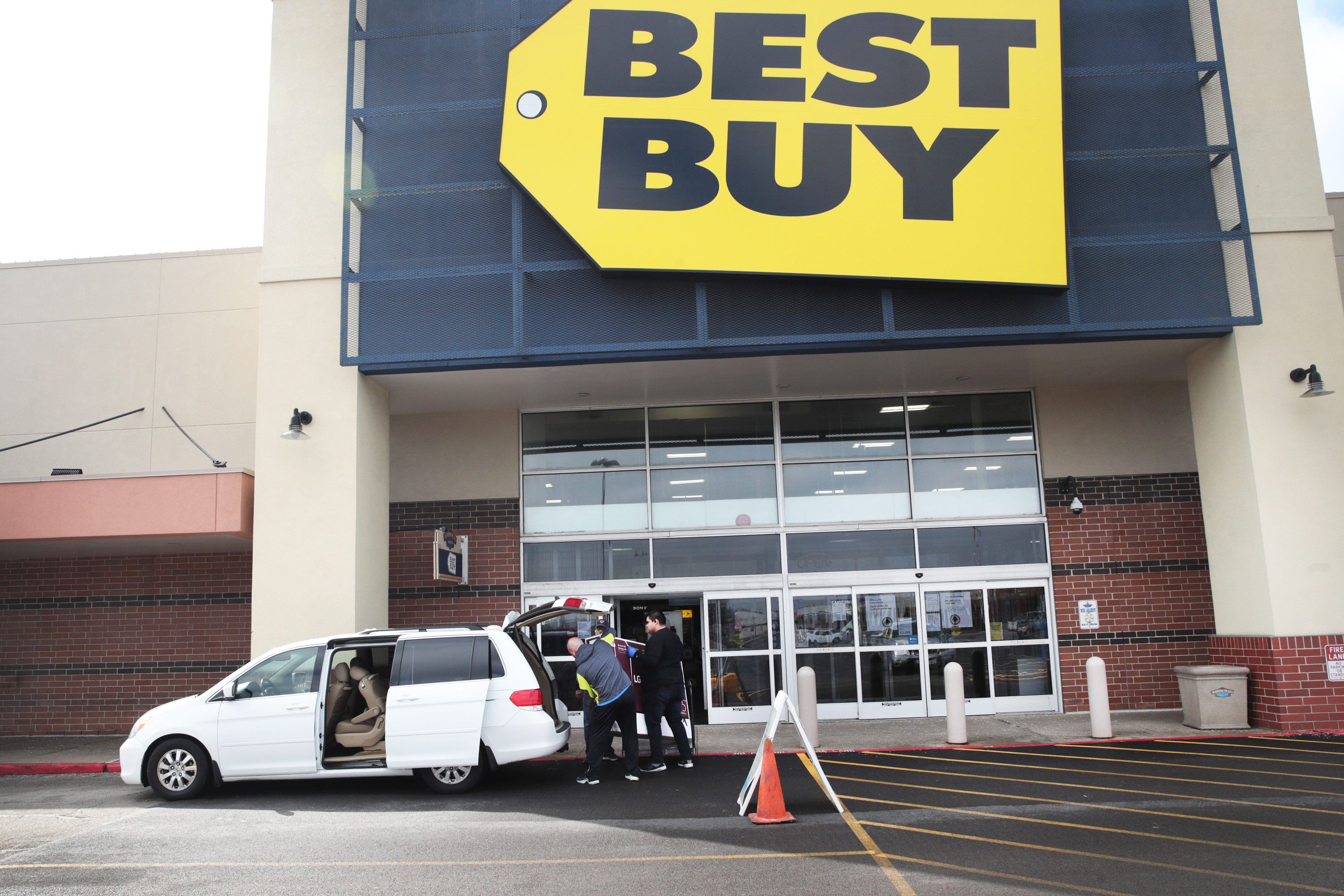 18 Stores Doing Curbside Pickup & What You Can Get