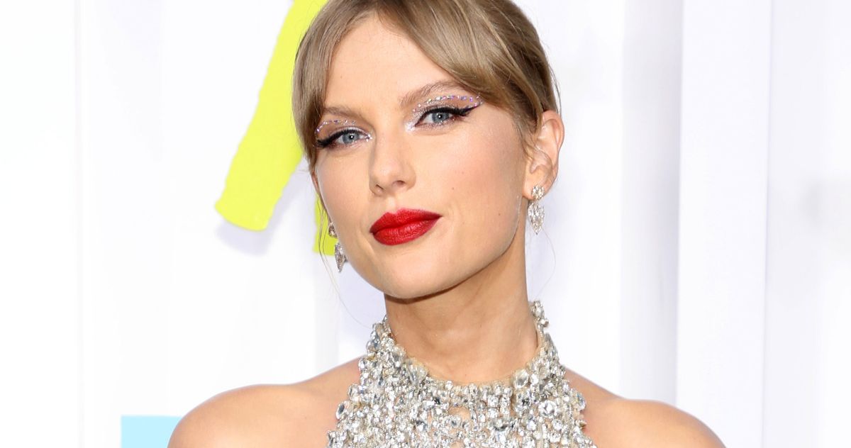 Taylor Swift's Crystal Oscar de la Renta Dress at 2022 VMAs