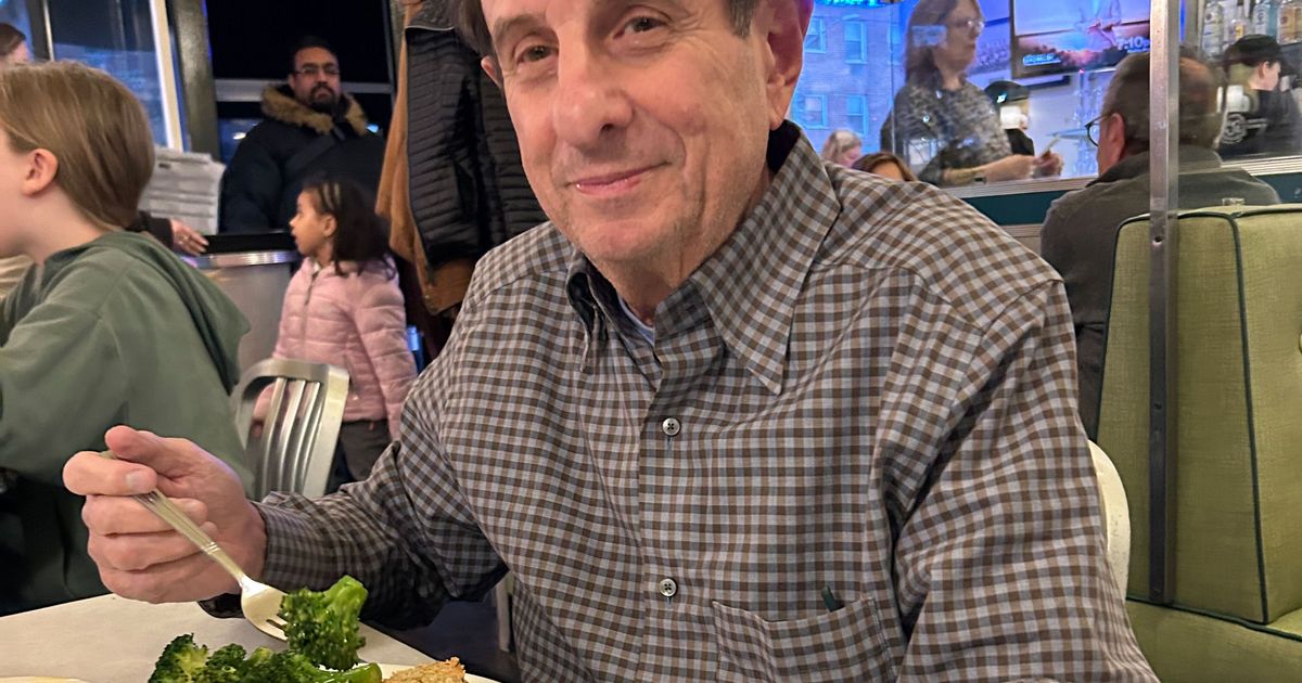 The Super-Regular Who's Eaten at the Same Diner for 31 Years - Vimarsana News