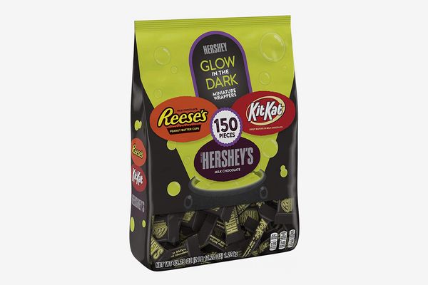 Hershey's Halloween Chocolate Candy, Glow in the Dark Wrapped Variety Mix
