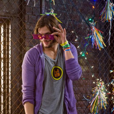 ASHTON KUTCHER as Randy in New Line Cinema’s romantic comedy “NEW YEAR’S EVE,” a Warner Bros. Pictures release.