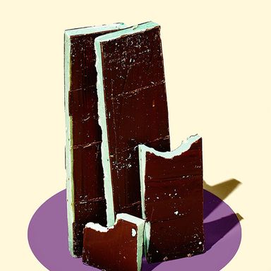 给主人买一个伯格道夫薰衣草盒子，自己买两个。Li-Lac chocolate，第八大道40号，简街;212-924-2280;一盒8盎司的22美元。